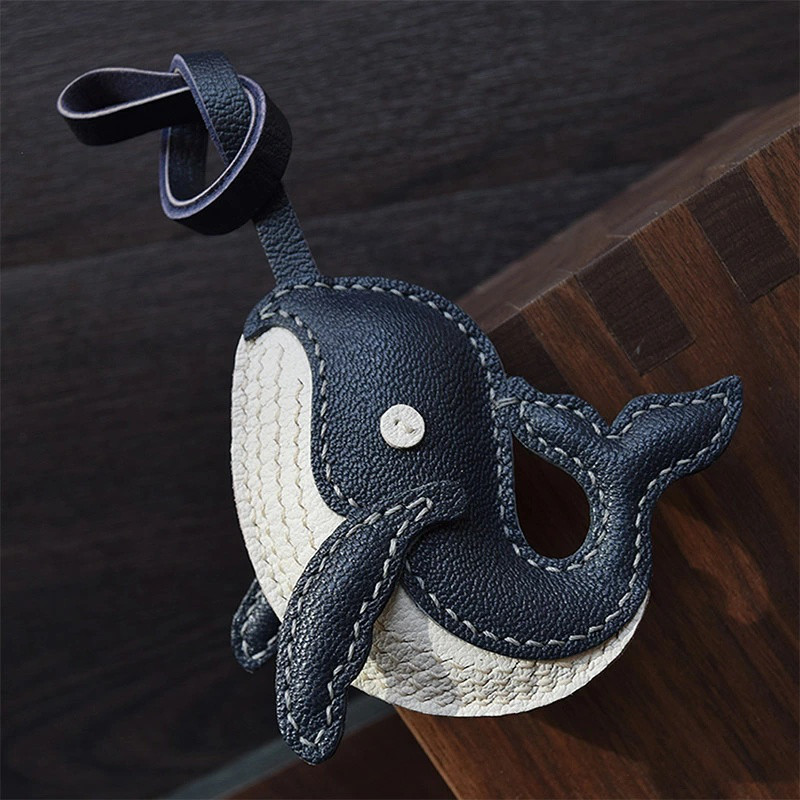 クジラ型キーホルダー バッグチャーム アクセサリー 革小物 キーリング キーイング 車の鍵 チャーム ストラップ ギフト