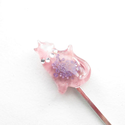 お腹の模様がトレードマークの太蔵は、クォーツニャンコながらも線が一本通っている♪<1点ものヘアピン>HP282 2枚目の画像