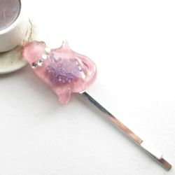 お腹の模様がトレードマークの太蔵は、クォーツニャンコながらも線が一本通っている♪<1点ものヘアピン>HP282 1枚目の画像