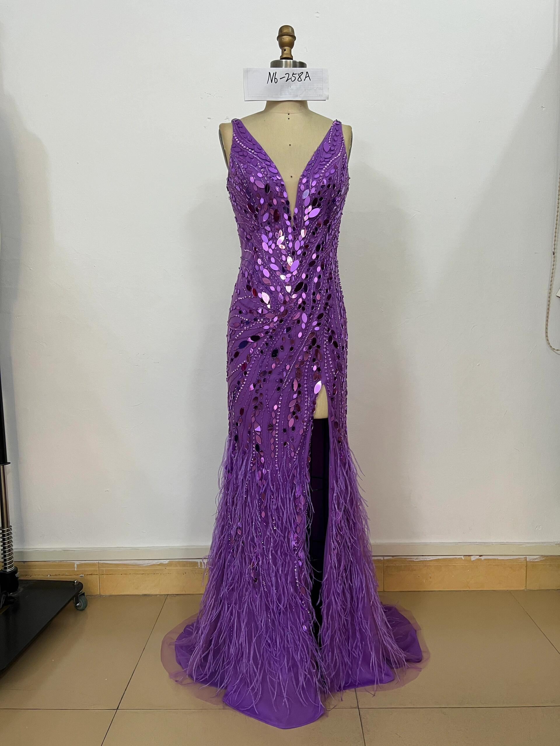 抜群のおしゃれ見え　フロントスリット　パープル紫　マーメイドドレス　スパコール　フェザー　上品本命ドレス制作　コンテスト