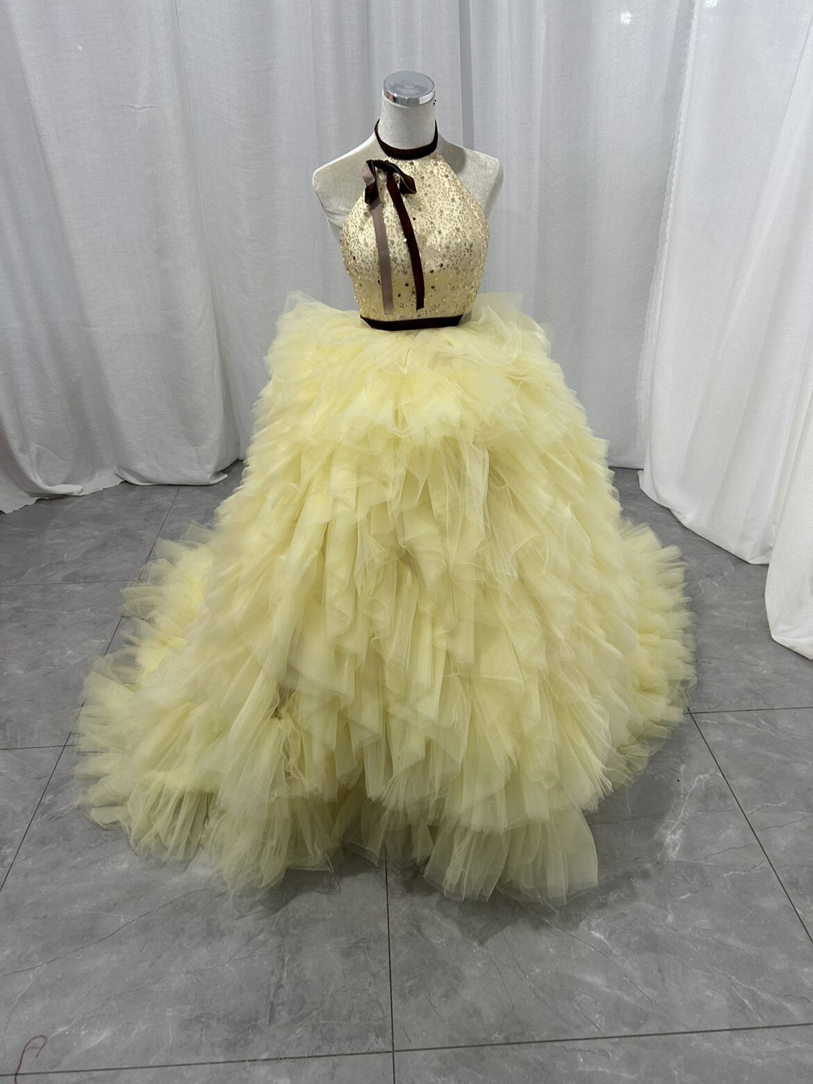 もこもこ イエロー キラキラチュール カラードレス チュールドレス フリルオフショルダー ふわふわ　ボリュームドレス
