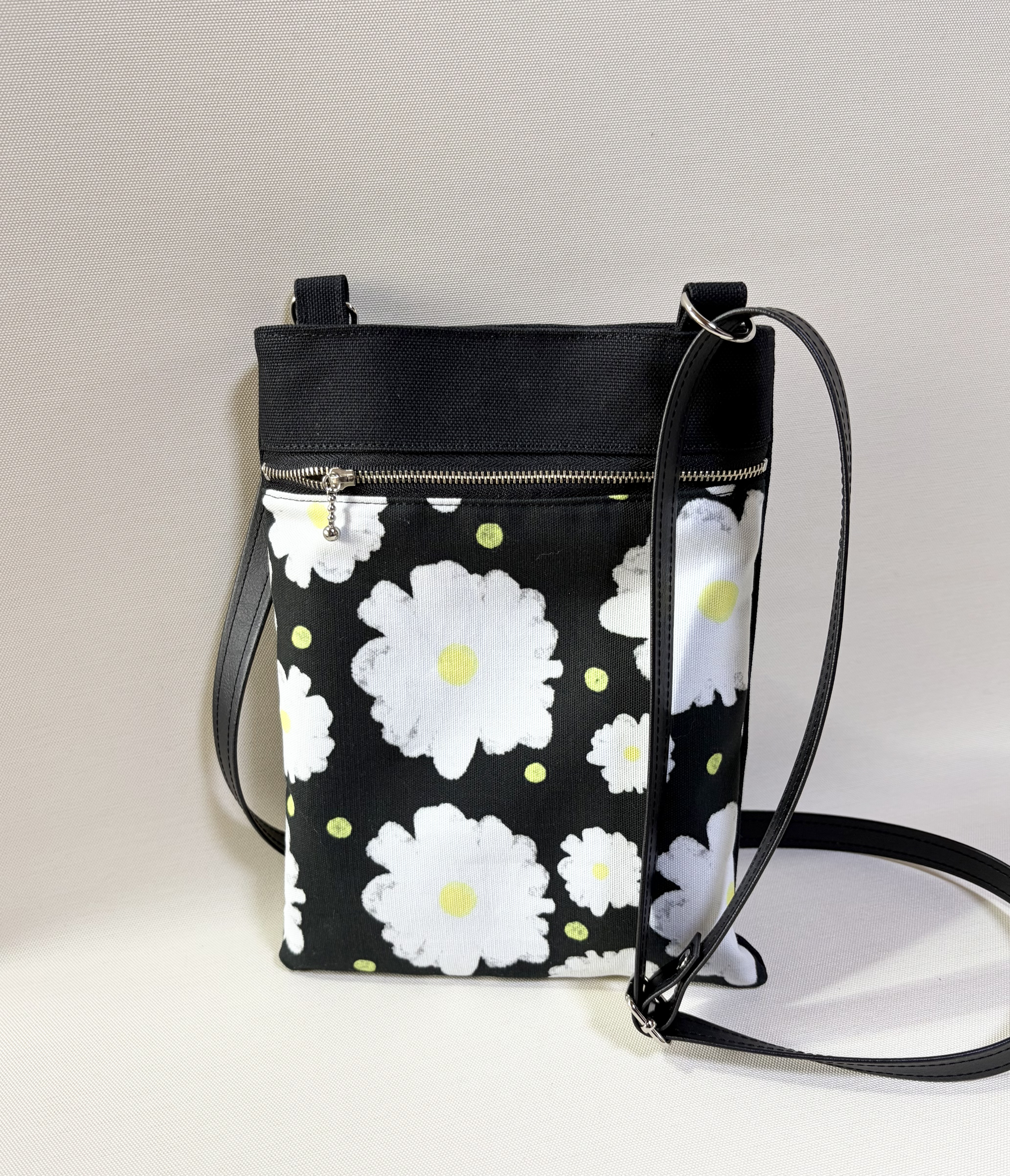 【長財布・ボトルが入る】8号帆布×レトロ花柄の縦長サコッシュ／ショルダーバッグ（黒合皮ストラップ）