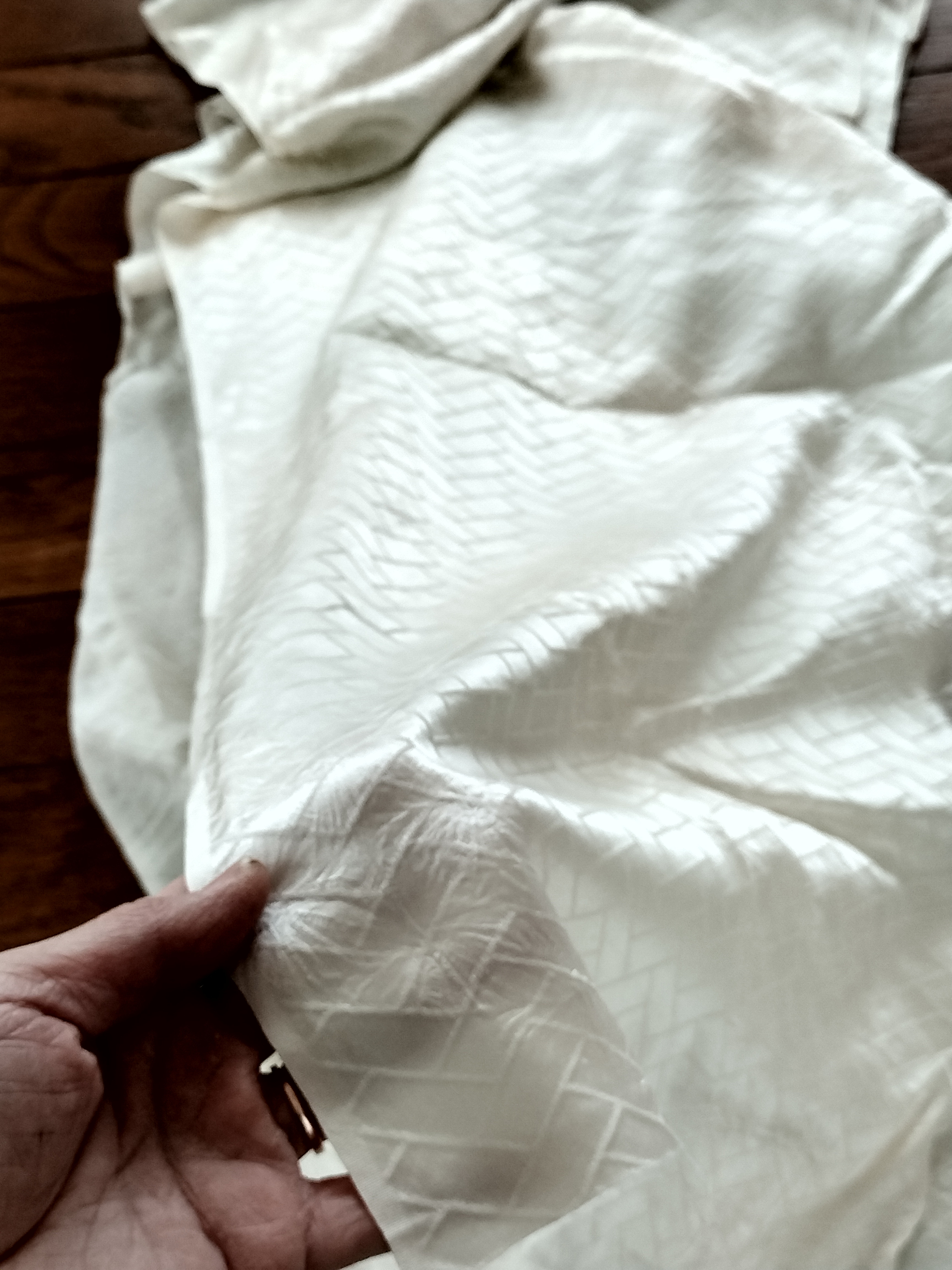 【一着分まるごと】シャンパンゴールド正絹 絞り入り桧垣のシルク生地セット｜母がパジャマを夢見た50年前のヴィンテージ素材