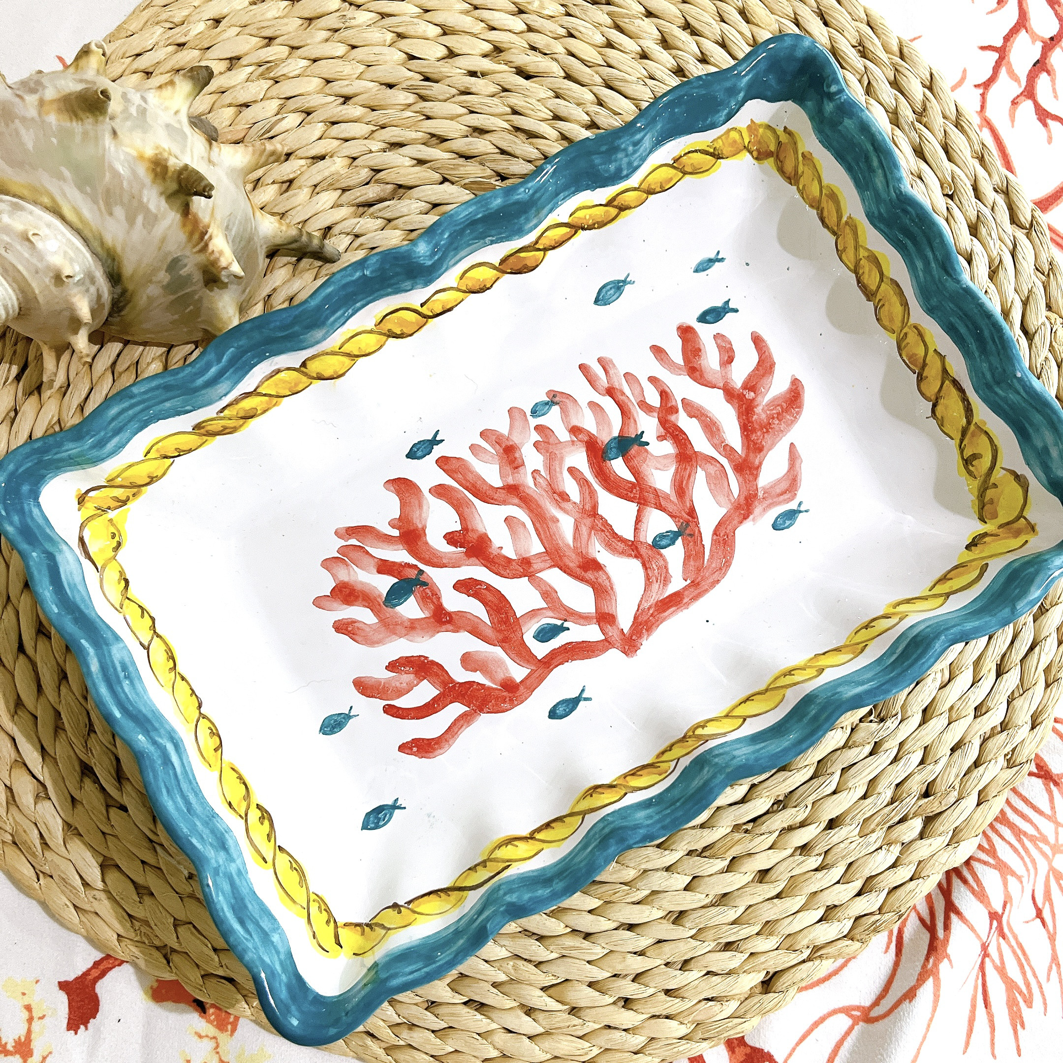 海を感じるマヨリカ焼き　大きなサンゴのスクエアプレート