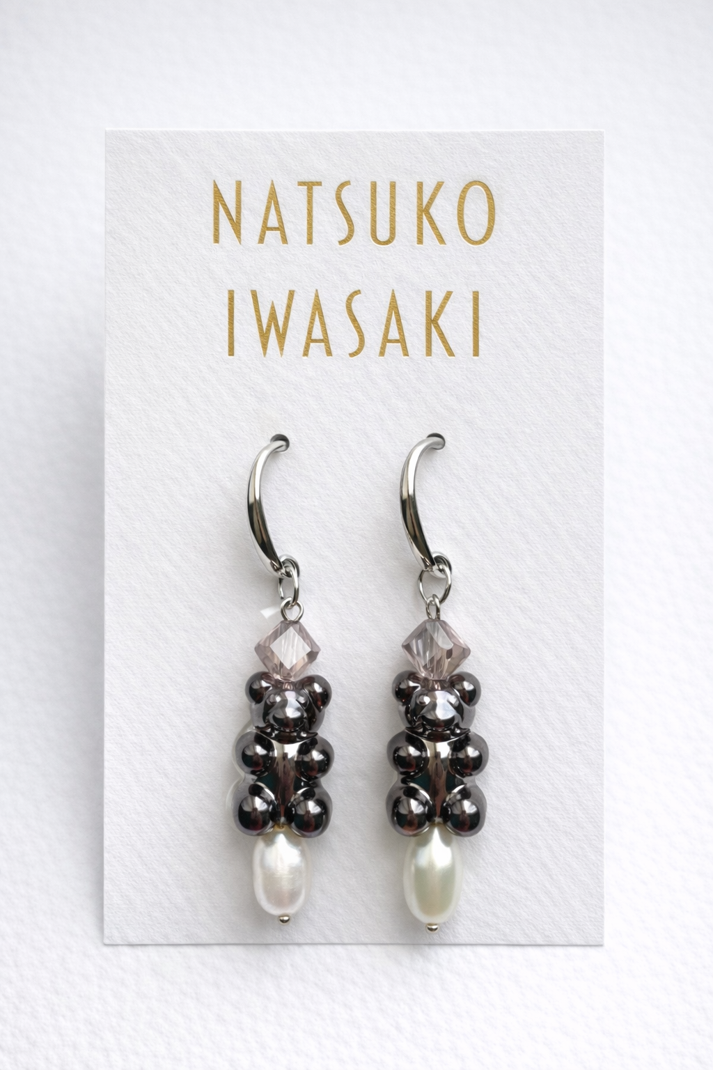 【クマ×ガラス×パールの揺れるピアス｜遊び心、輝き｜お出かけ】《NATSUKO IWASAKI jewelry》