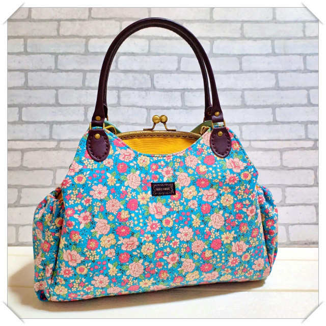 【受注製作】色を選べる！YUWAシャモニー＆帆布　あおりがま口バッグ 8,520円