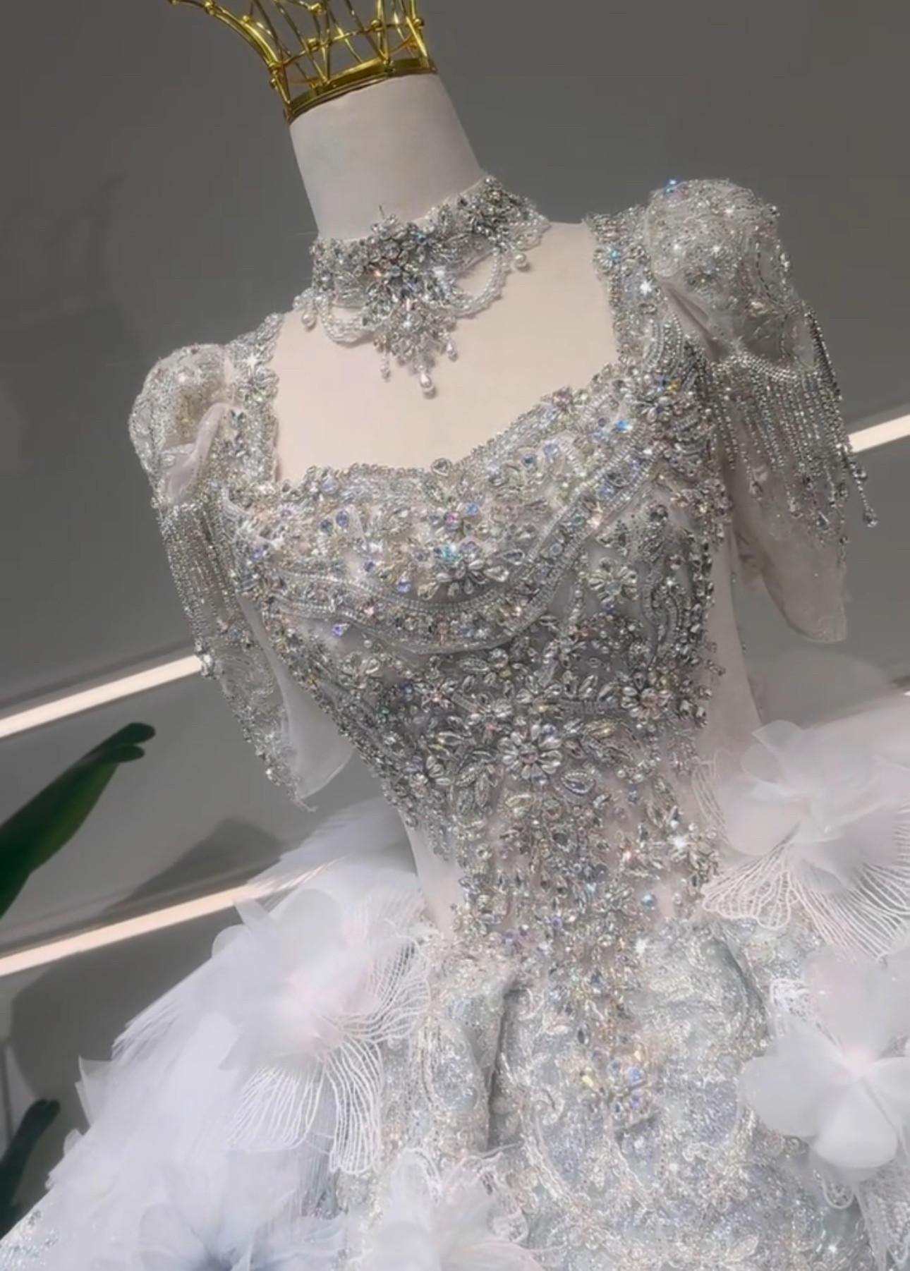 圧倒的に存在感　ブルー花飾り　フラワー　半袖　スクエアネック　可愛い韓国風　おしゃれ　目立つ憧れのドレス海外挙式結婚式