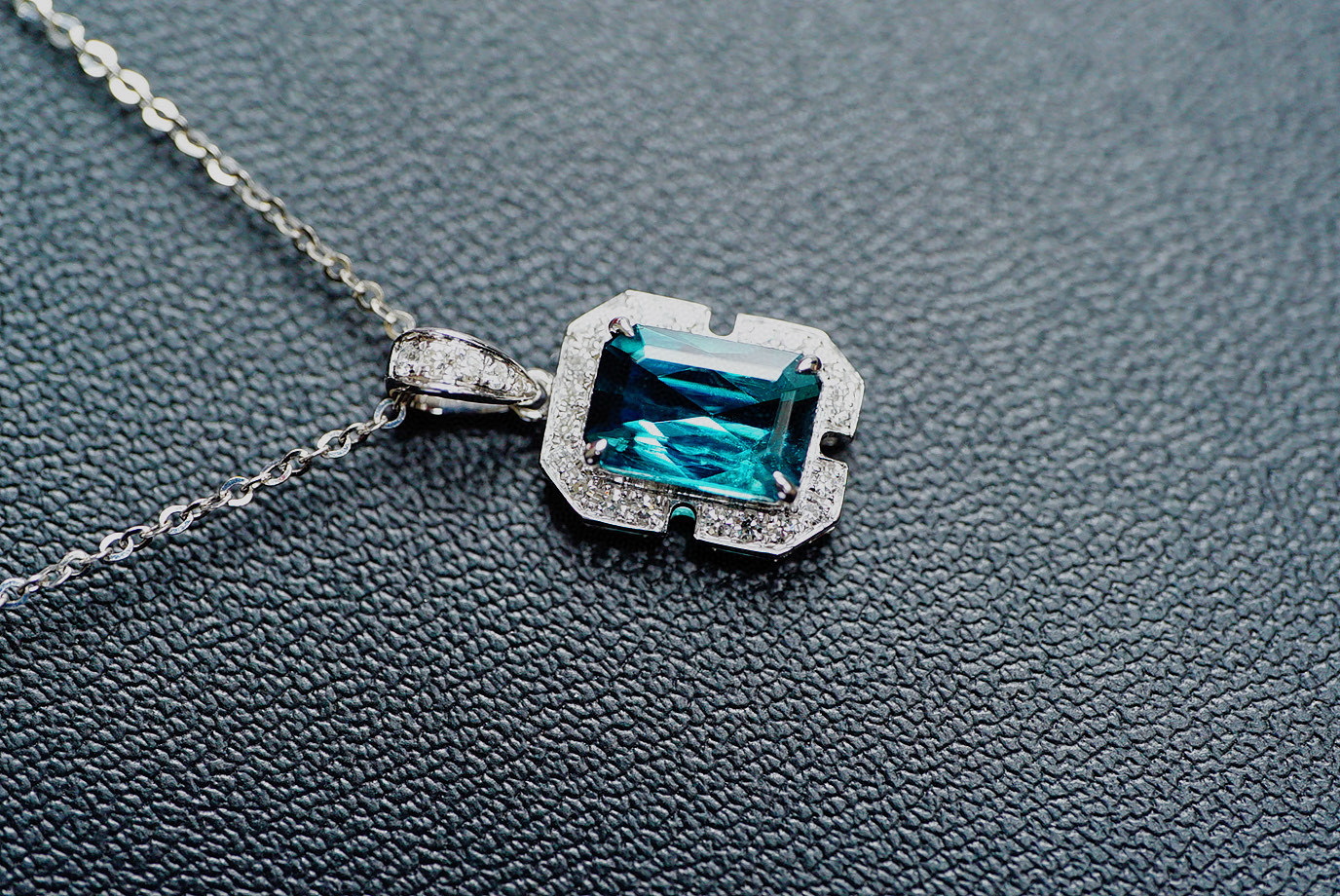 「絶美」K18  天然ブルーグリーントルマリン　天然ダイヤモンド　上品　10月誕生石　希少　ペンダントのみ　1.4ct