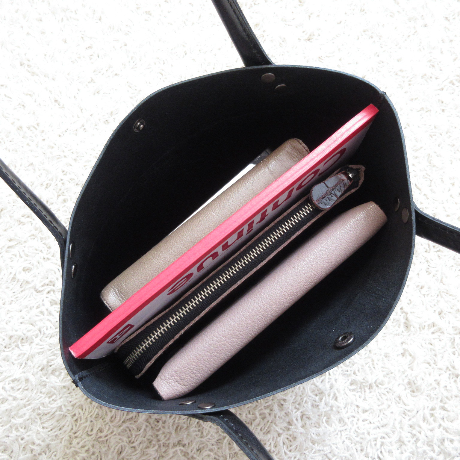 手縫い☆ショート丈＆ロングハンドル《牛革》底マチワイド・一枚革のミニトート・ブラック・0659・復刻