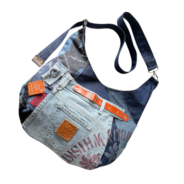 A4ok＊ジーンズリメイクと猫boxerのゆったりボディバッグ（チャーム付き）