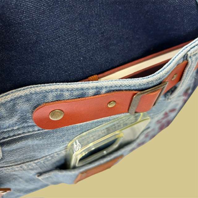 A4ok＊ジーンズリメイクと猫boxerのゆったりボディバッグ（チャーム付き）