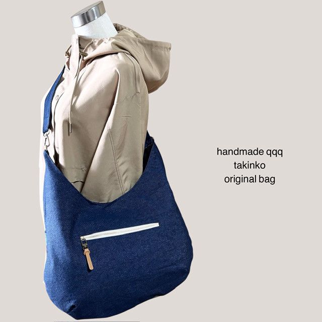 A4ok＊ジーンズリメイクと猫boxerのゆったりボディバッグ（チャーム付き）