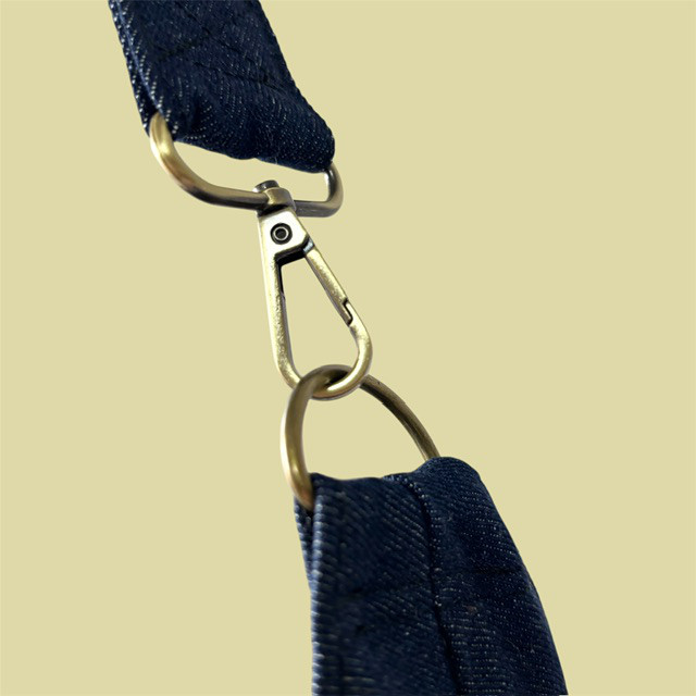 A4ok＊ジーンズリメイクと猫boxerのゆったりボディバッグ（チャーム付き）