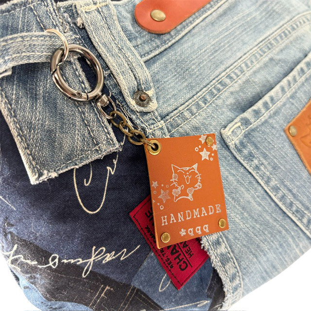A4ok＊ジーンズリメイクと猫boxerのゆったりボディバッグ（チャーム付き）