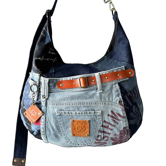 A4ok＊ジーンズリメイクと猫boxerのゆったりボディバッグ（チャーム付き）