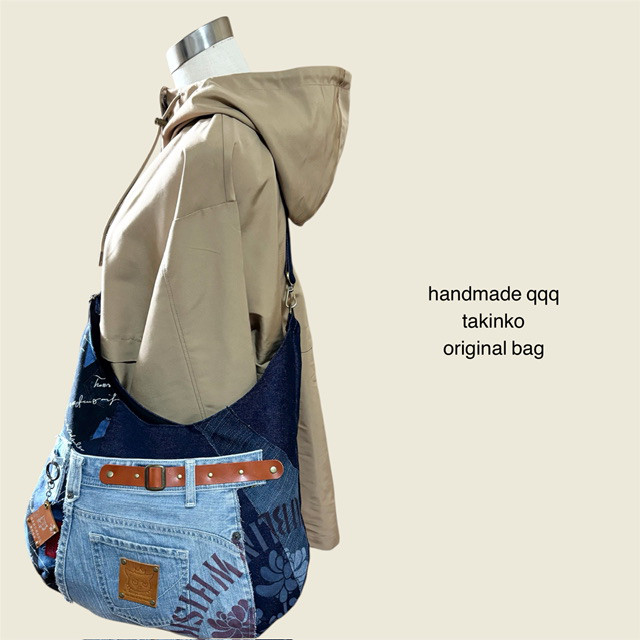 A4ok＊ジーンズリメイクと猫boxerのゆったりボディバッグ（チャーム付き）