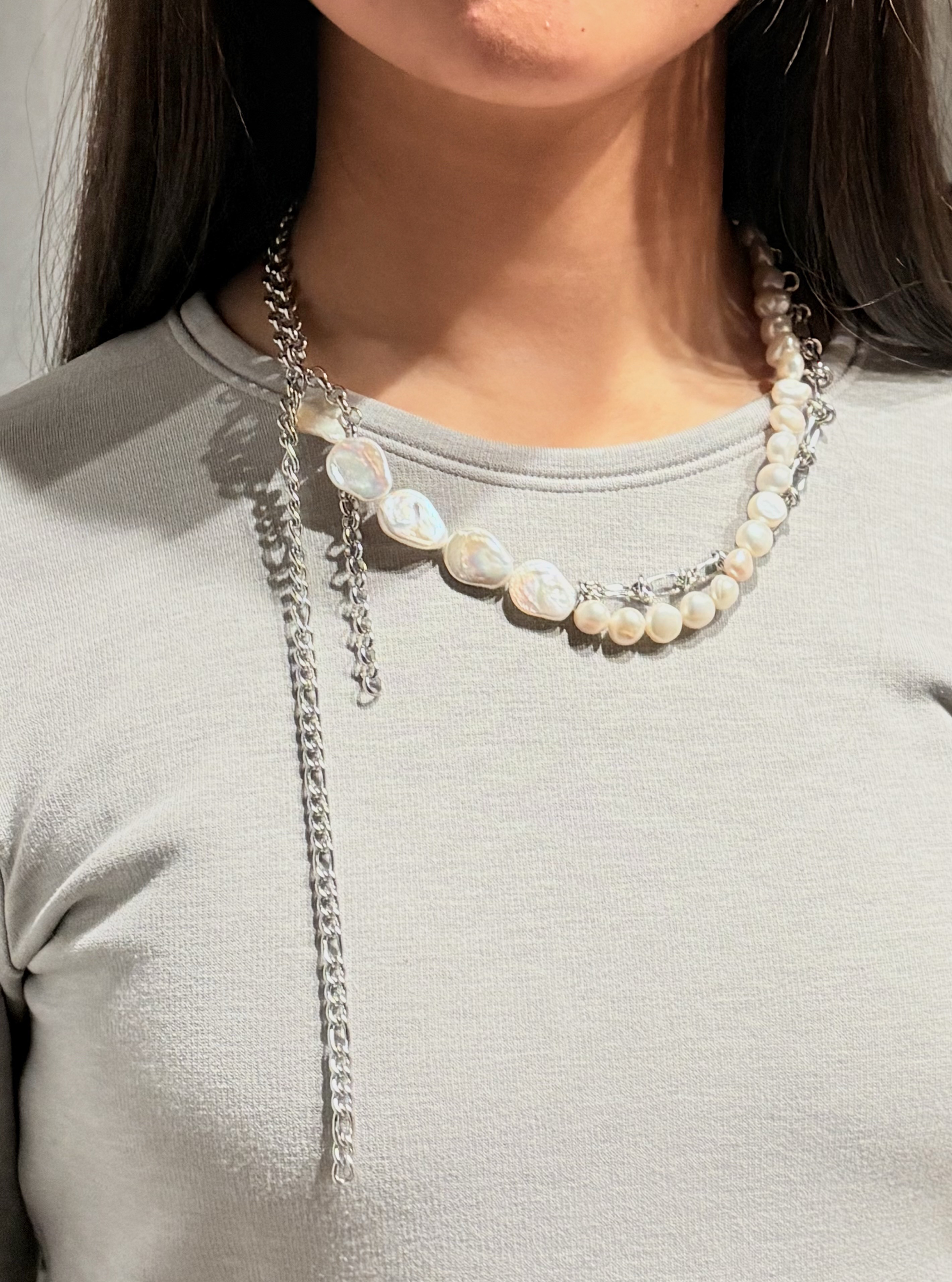 《オケージョン》ステンレスチェーン×淡水パールアシンメトリーネックレス マンテル金具 大粒淡水パール 遊び心　ワイルド