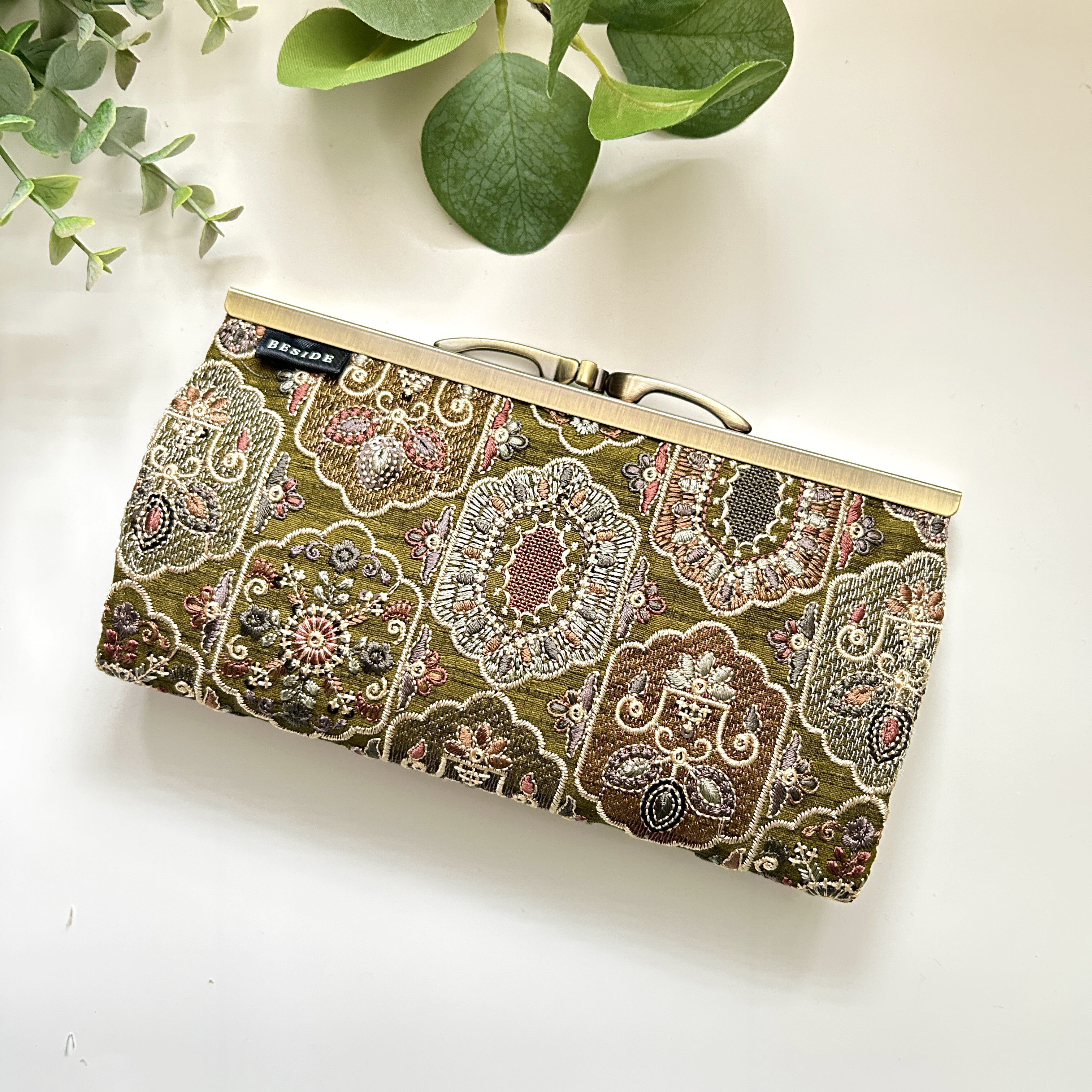 オリーブガーデン　インド刺繍のがま口財布　コンパクト・カード収納・華やか　長財布