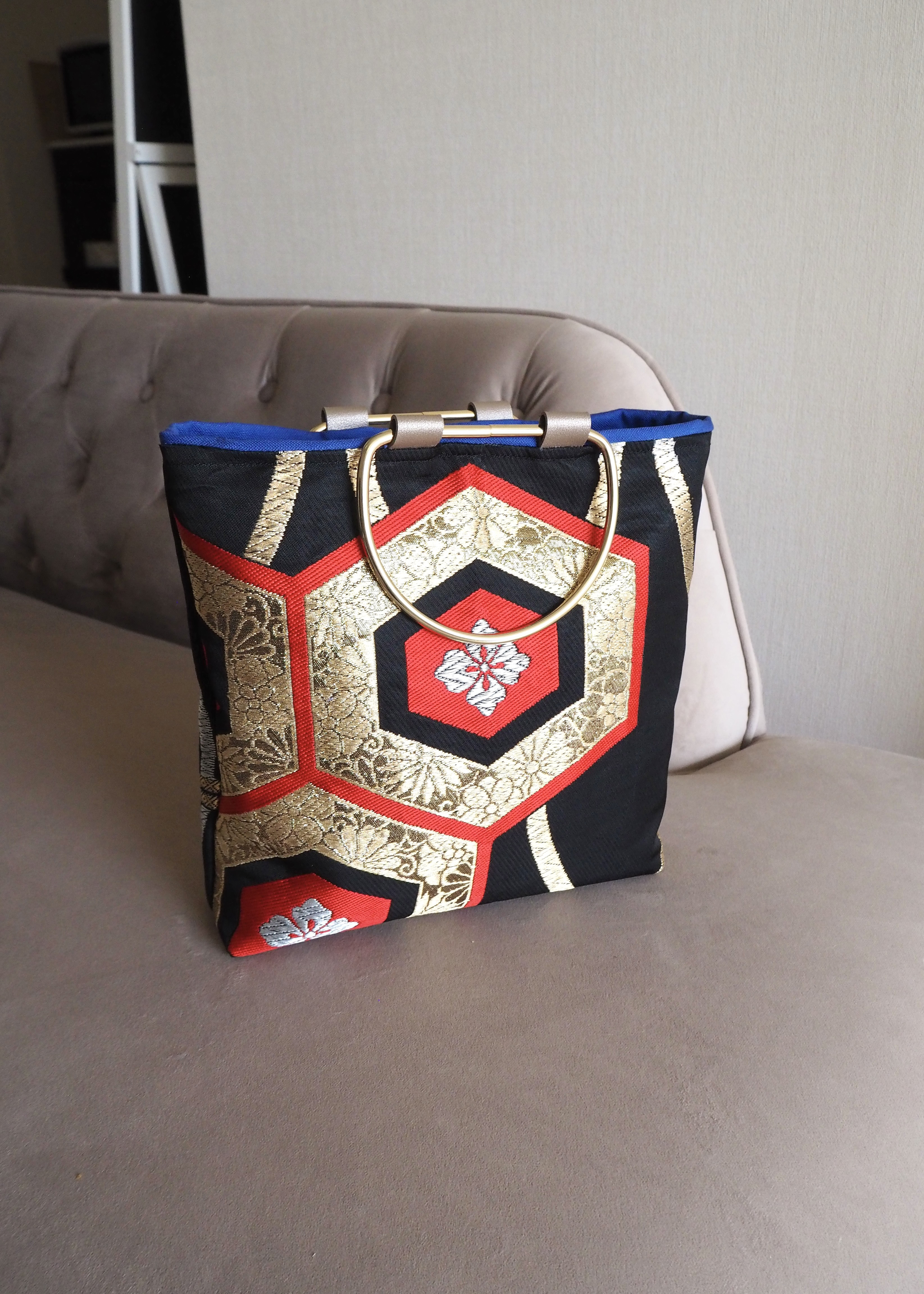 【一点もの】袋帯リメイク 帆布 ハンドバッグ 亀甲柄 菊文様 和モダン 大人カラフル 上品　個性的