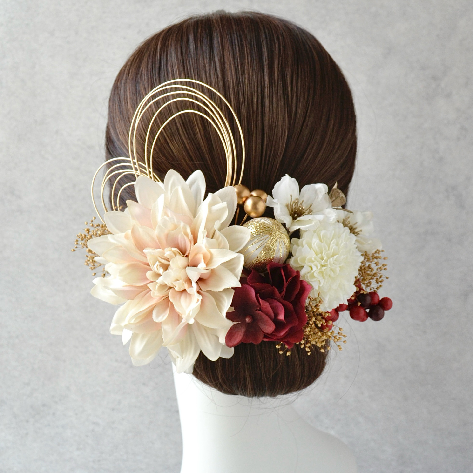 【振袖に映える大輪ダリアの髪飾り｜淡色・ホワイト・ボルドー】卒業式　袴　成人式　結婚式　白無垢　色打掛　振袖　ヘア飾り