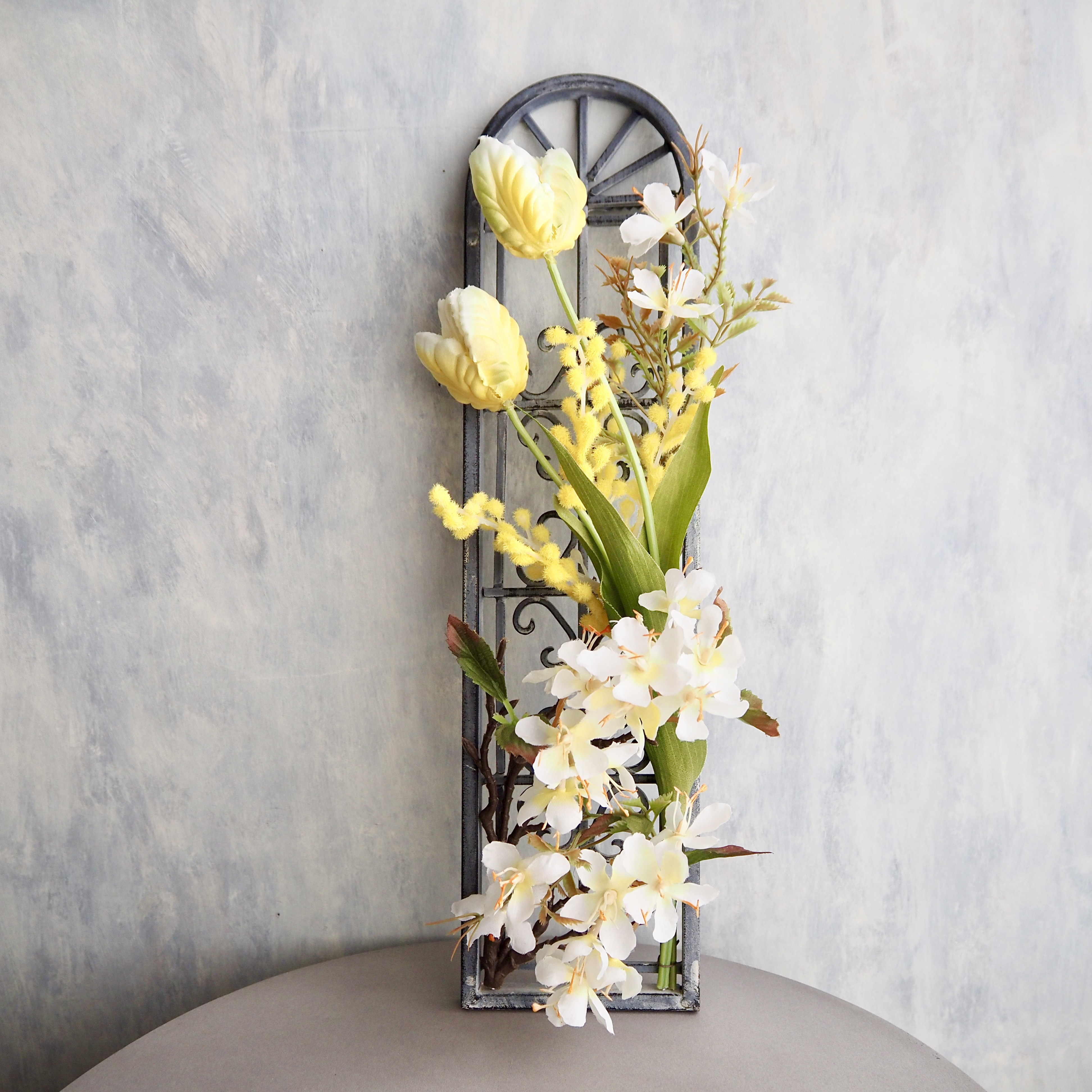 アイアンフレーム のウォールアレンジ|チューリップ|ミモザ|桜