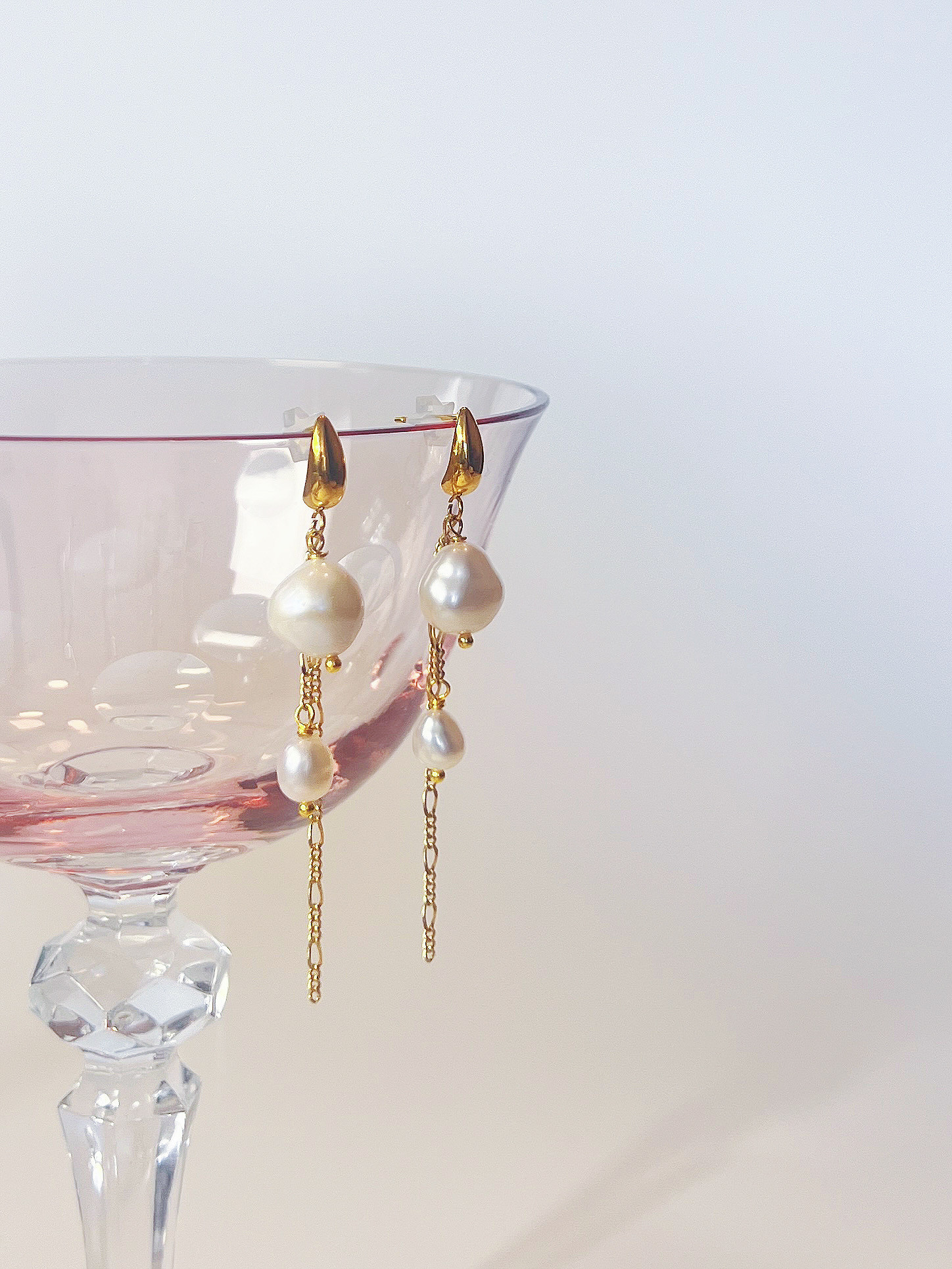 バロックパールロングピアスゆらゆらとする軽い　最後の一点