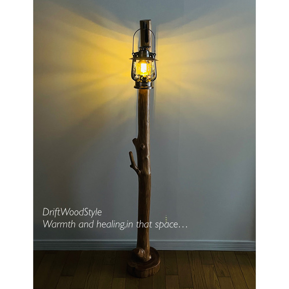 アイアンブラケットに吊るす大型サイズの流木スタンド ランタンやエアプラントを飾れる置物 看板 照明 N11 8枚目の画像