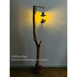 アイアンブラケットに吊るす大型サイズの流木スタンド ランタンやエアプラントを飾れる置物 看板 照明 N11 2枚目の画像