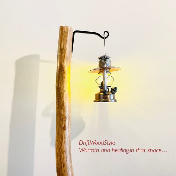 アイアンブラケットに吊るす大型サイズの流木スタンド ランタンやエアプラントを飾れる置物 看板 照明 N11 5枚目の画像