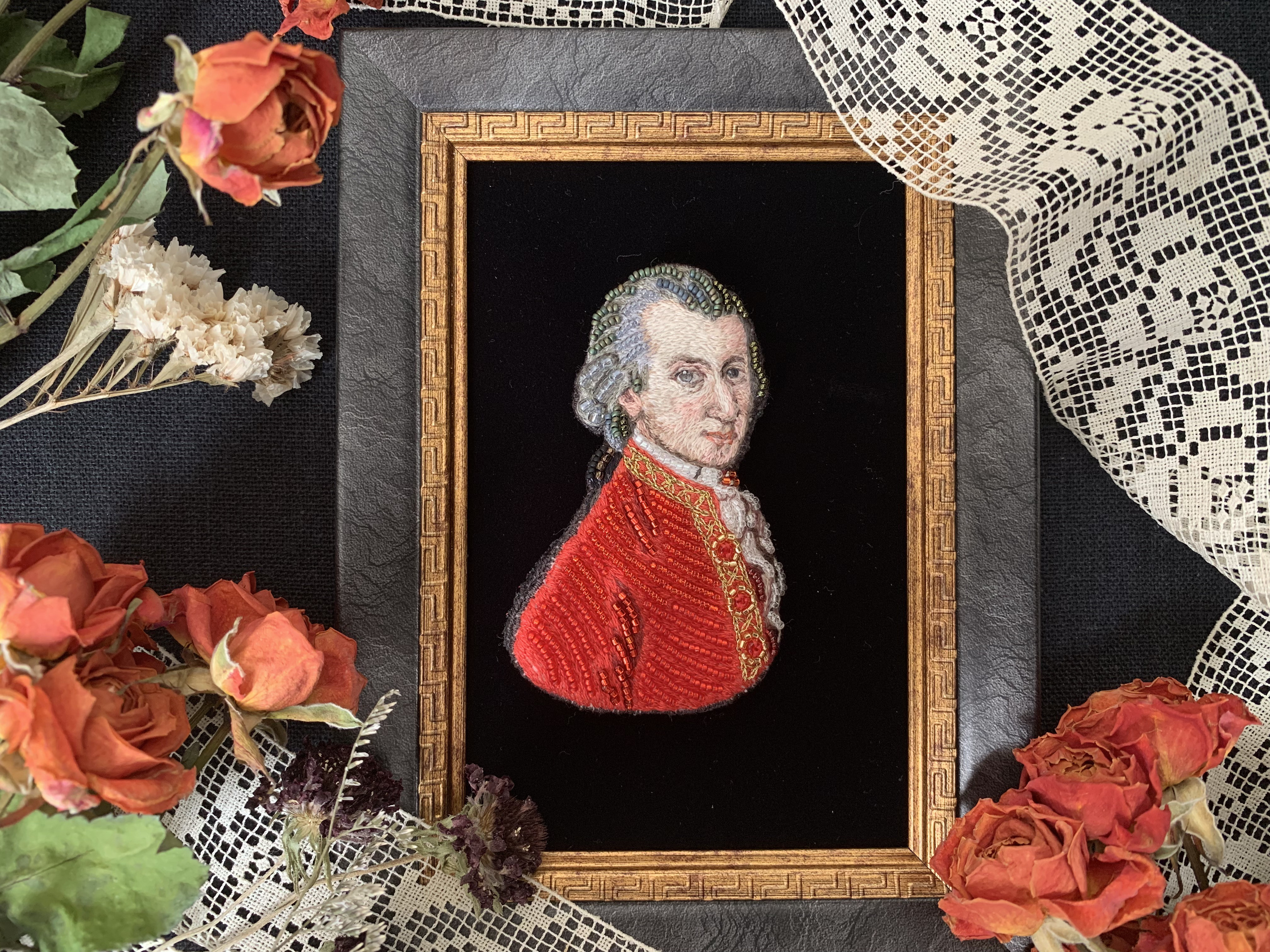 モーツァルトのビーズ刺繍ブローチ&チャーム