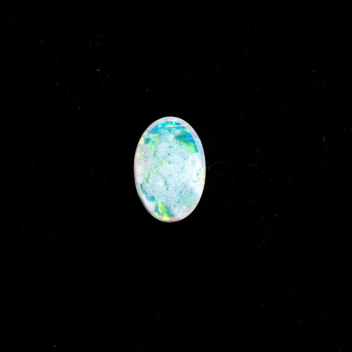 【輝く虹色の遊色が美しい】オーストラリア産オパール 0.28ct