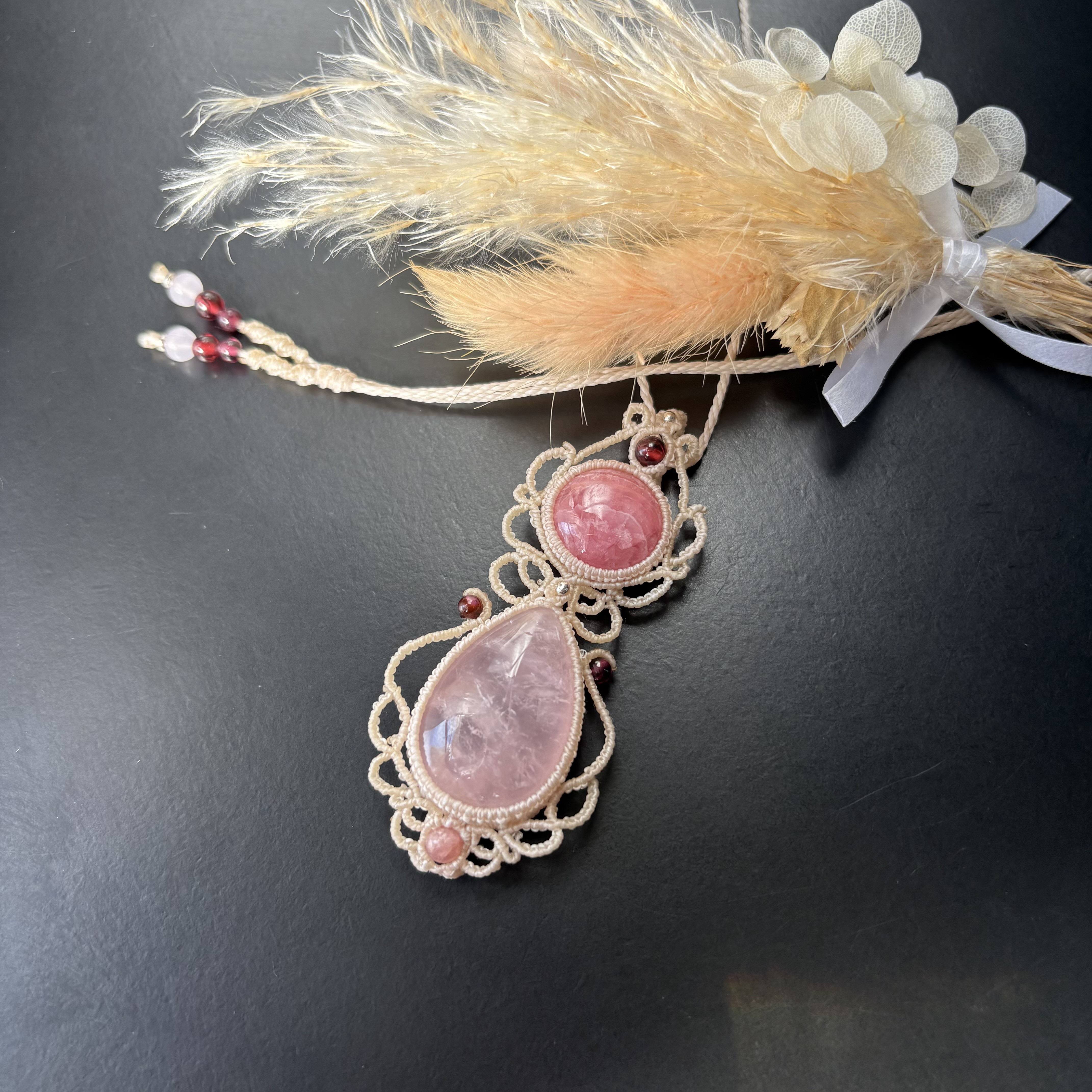 期間限定SALE♡ローズクォーツ×インカローズ×ガーネットのマクラメネックレス