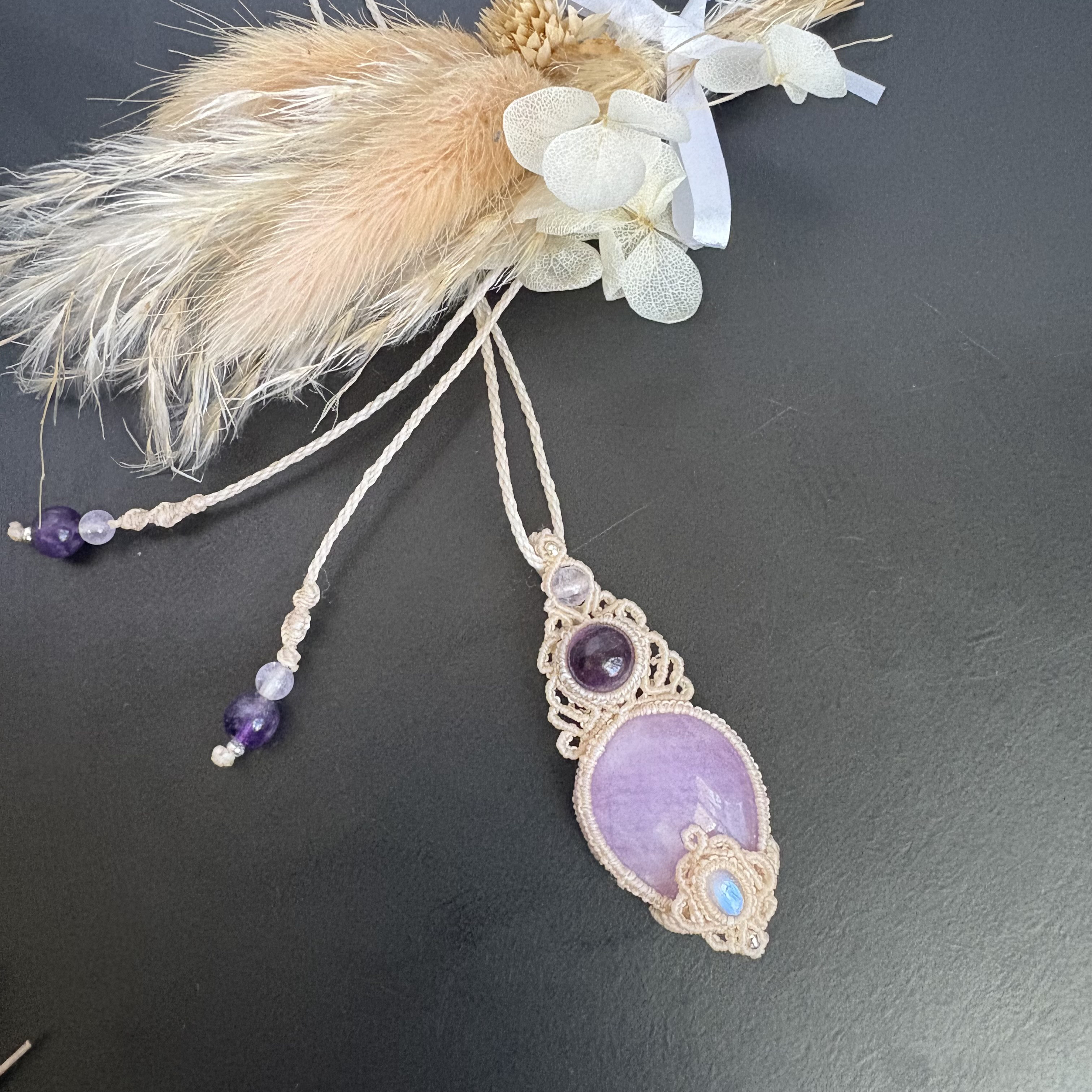 期間限定SALE♡クンツァイト×アメジスト×レインボームーンストーンのマクラメネックレス