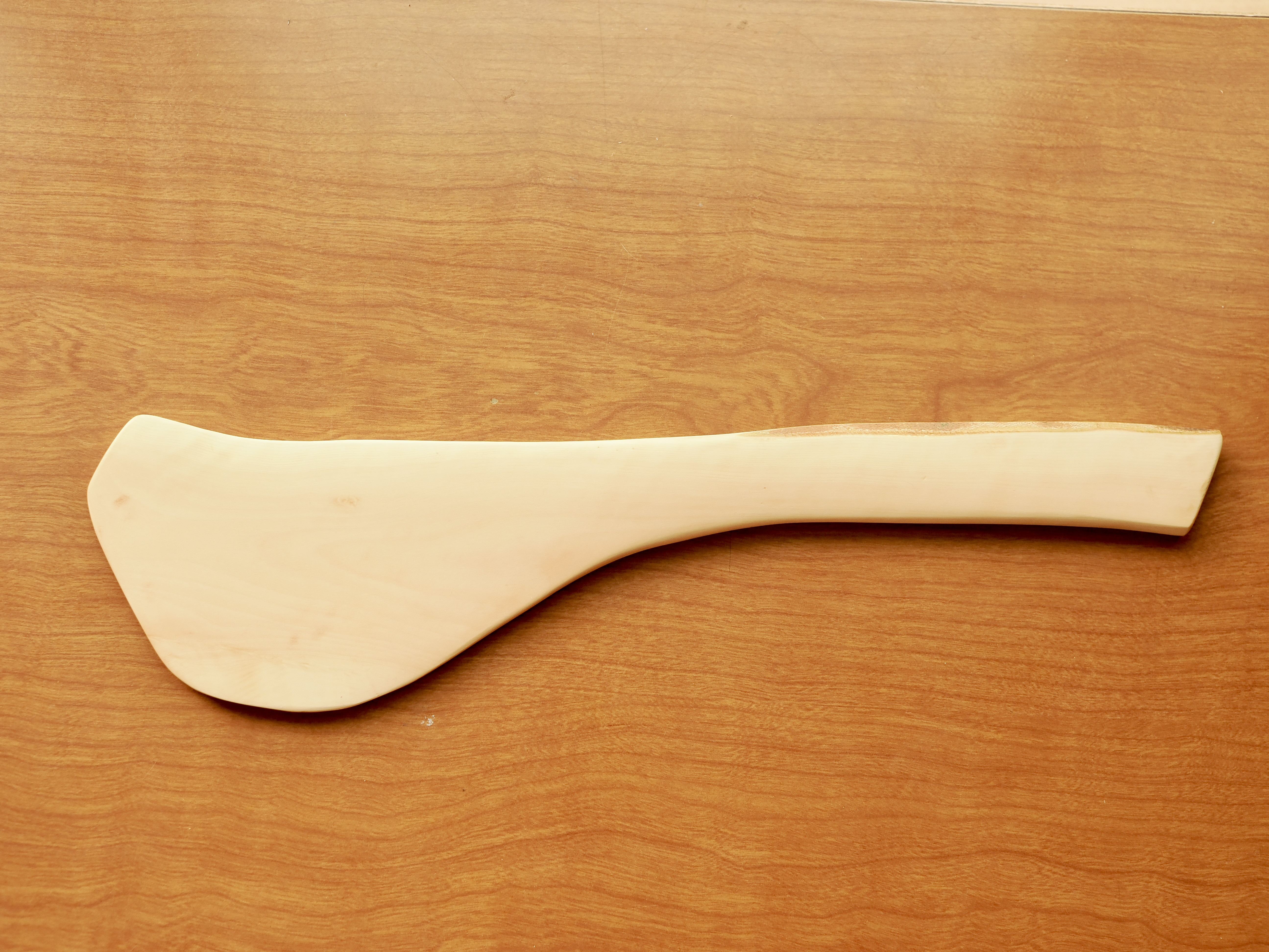 ツバキで作った木べら A 椿の杢目と滑らかさ。