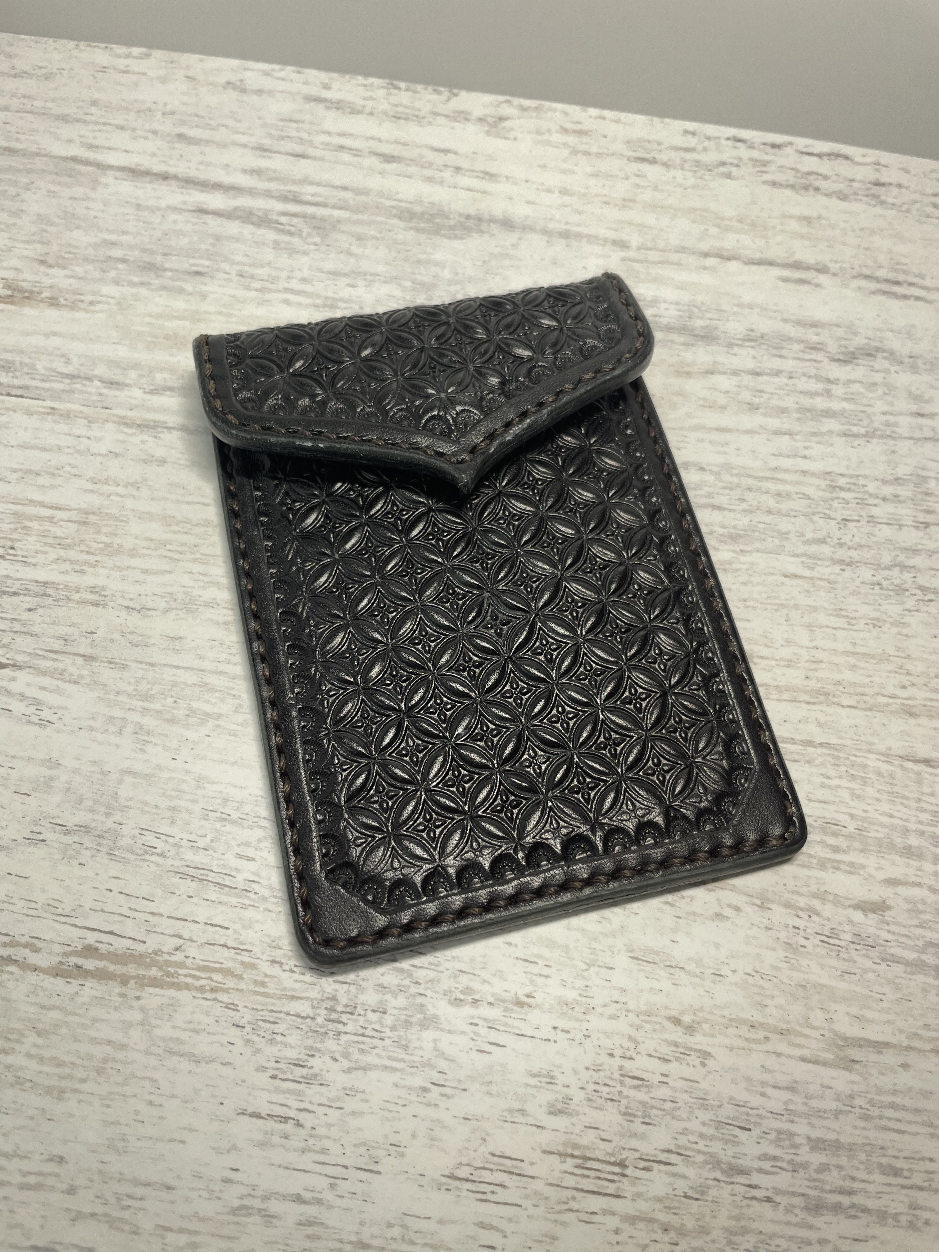 刻印レザーカードケース／ブラック／本革/総手縫い