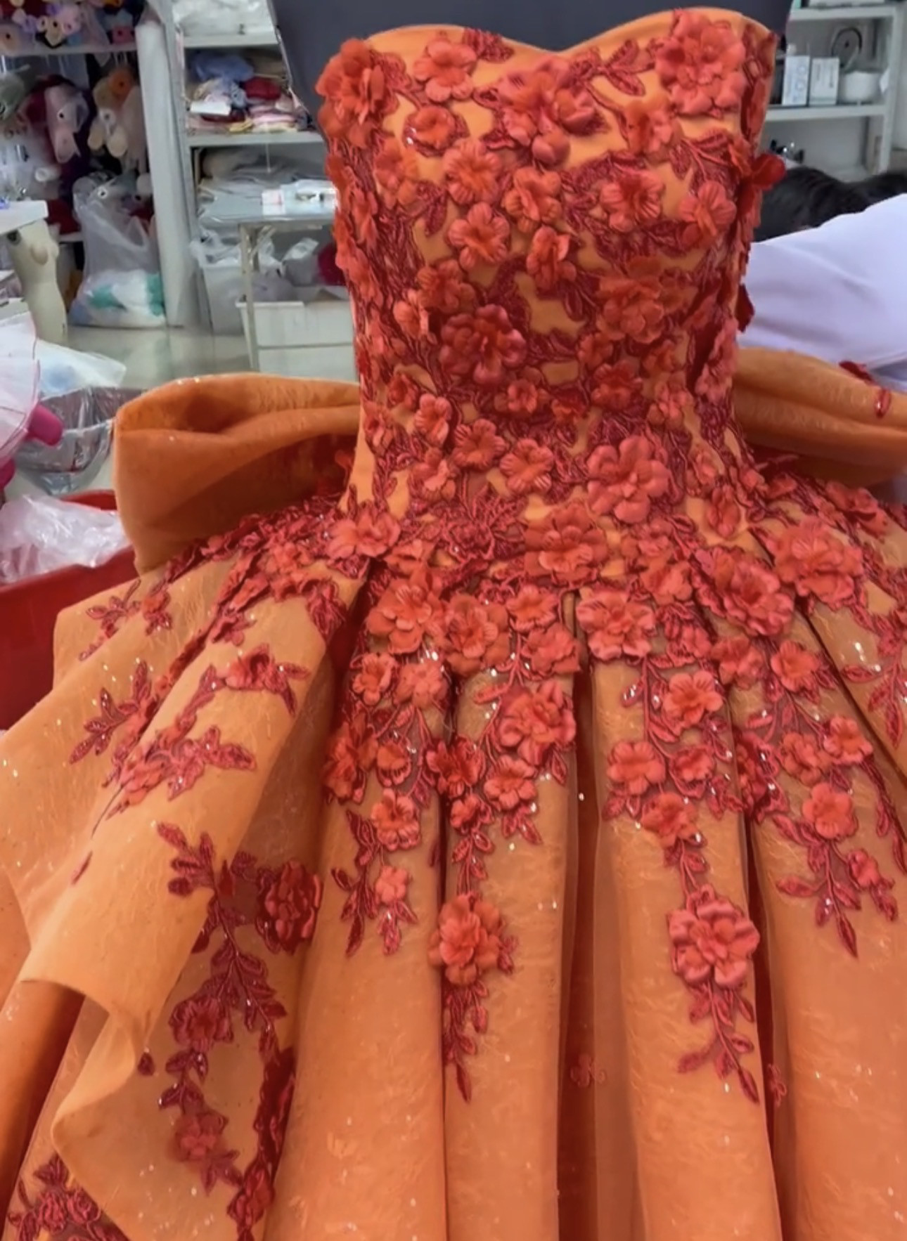 カラードレス　オレンジ　バックリボンお花飾り　上品　プリンセスライン　カラー変更可能　大人気　コンテスト音楽会パーティー