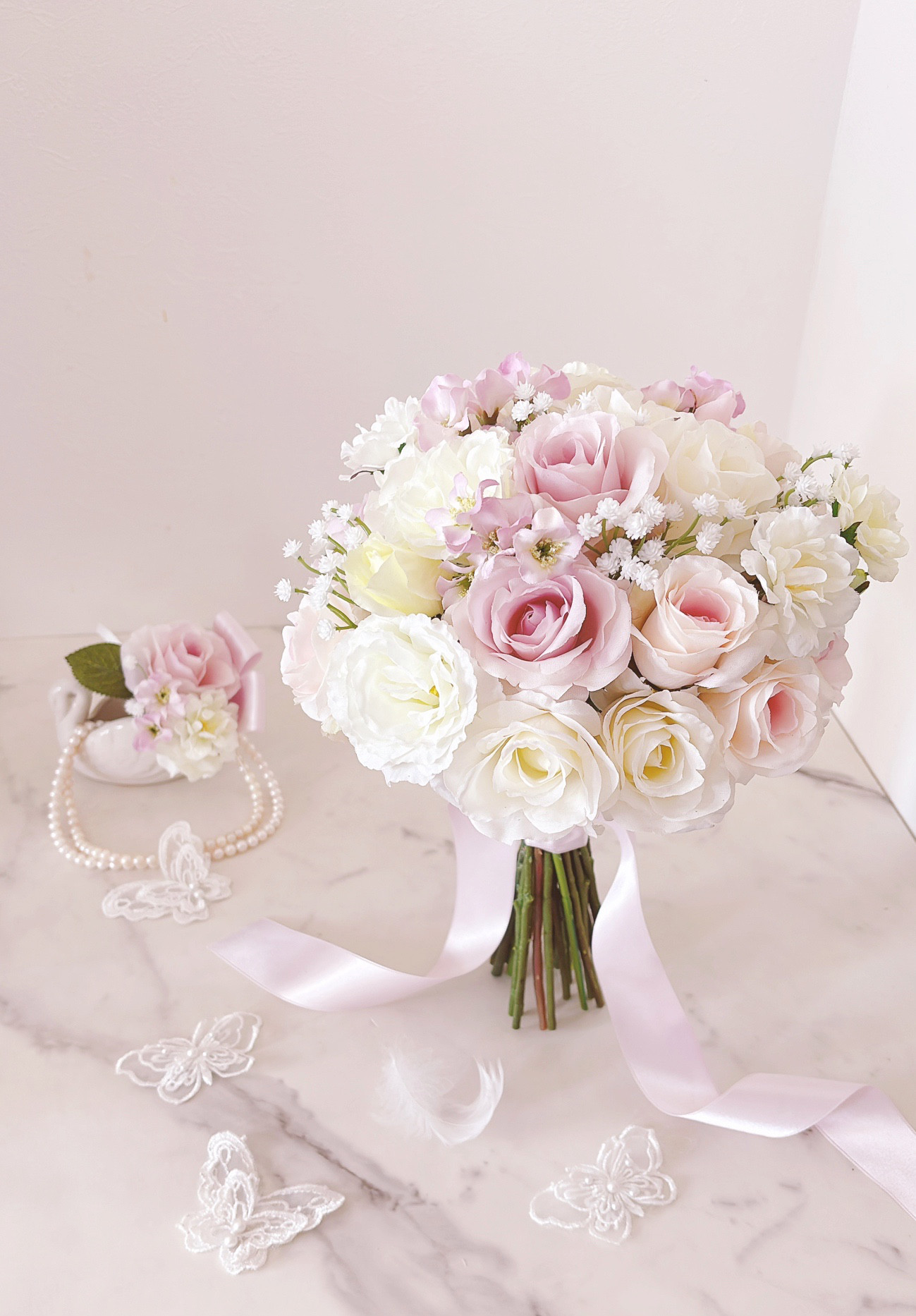 春ウェディング　ピンク＆ラベンダーのローズと小花のウエディングブーケ（造花）アーティフィシャルフラワー　パステルカラー