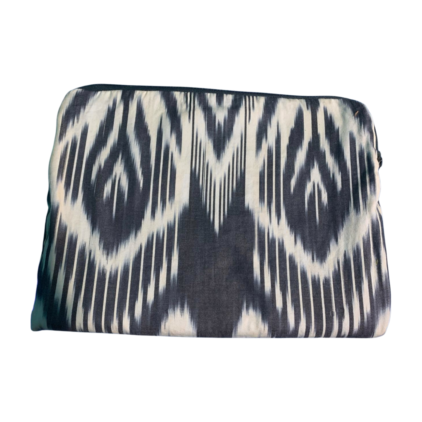 【オーダーメイド可】仕事も勉強も、彩りとともに。ウズベキスタン伝統絣「イカット」のPCケース（内ポケット付）