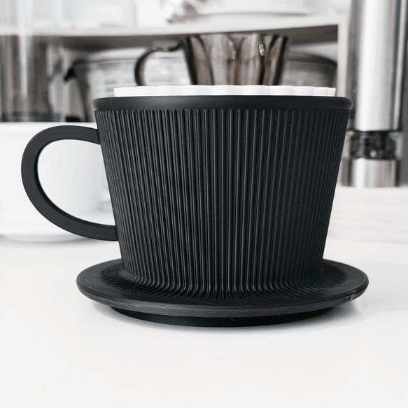 Drip+Pot｜コーヒードリッパーから着想を得た通気性の良いミニ植木鉢
