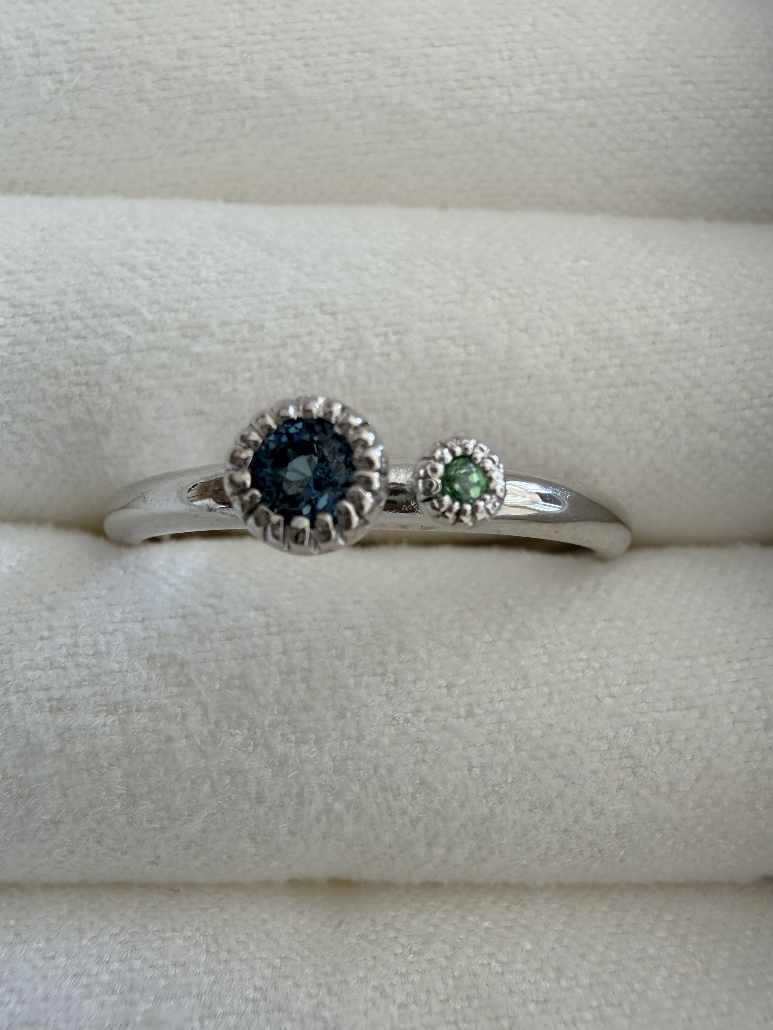 シルバー925・高品質 天然ロンドンブルートパーズ&グリーンガーネット