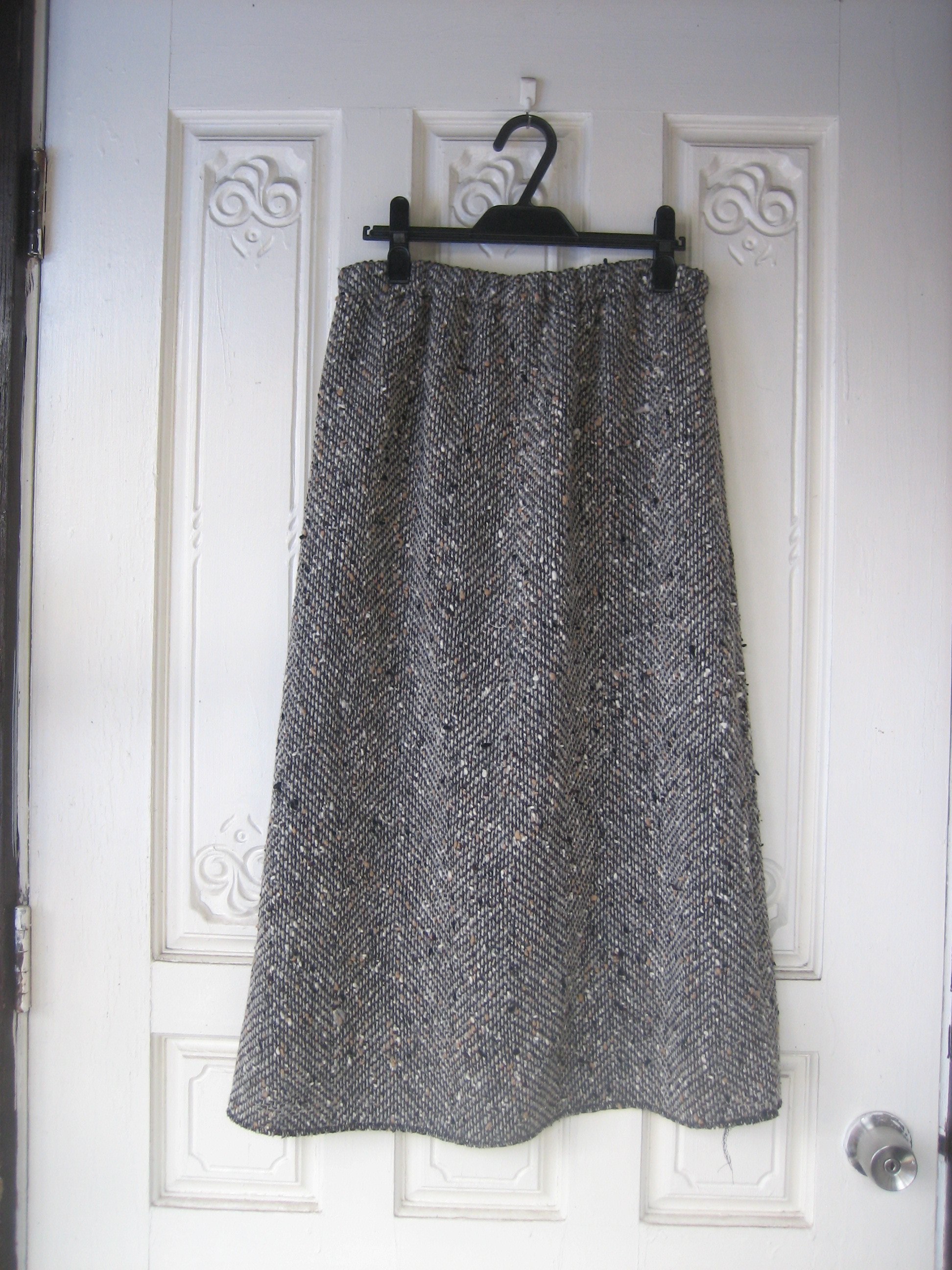 大きなヘリンボーンのウールップツイード・裏地付きスカート・丈80㎝まで