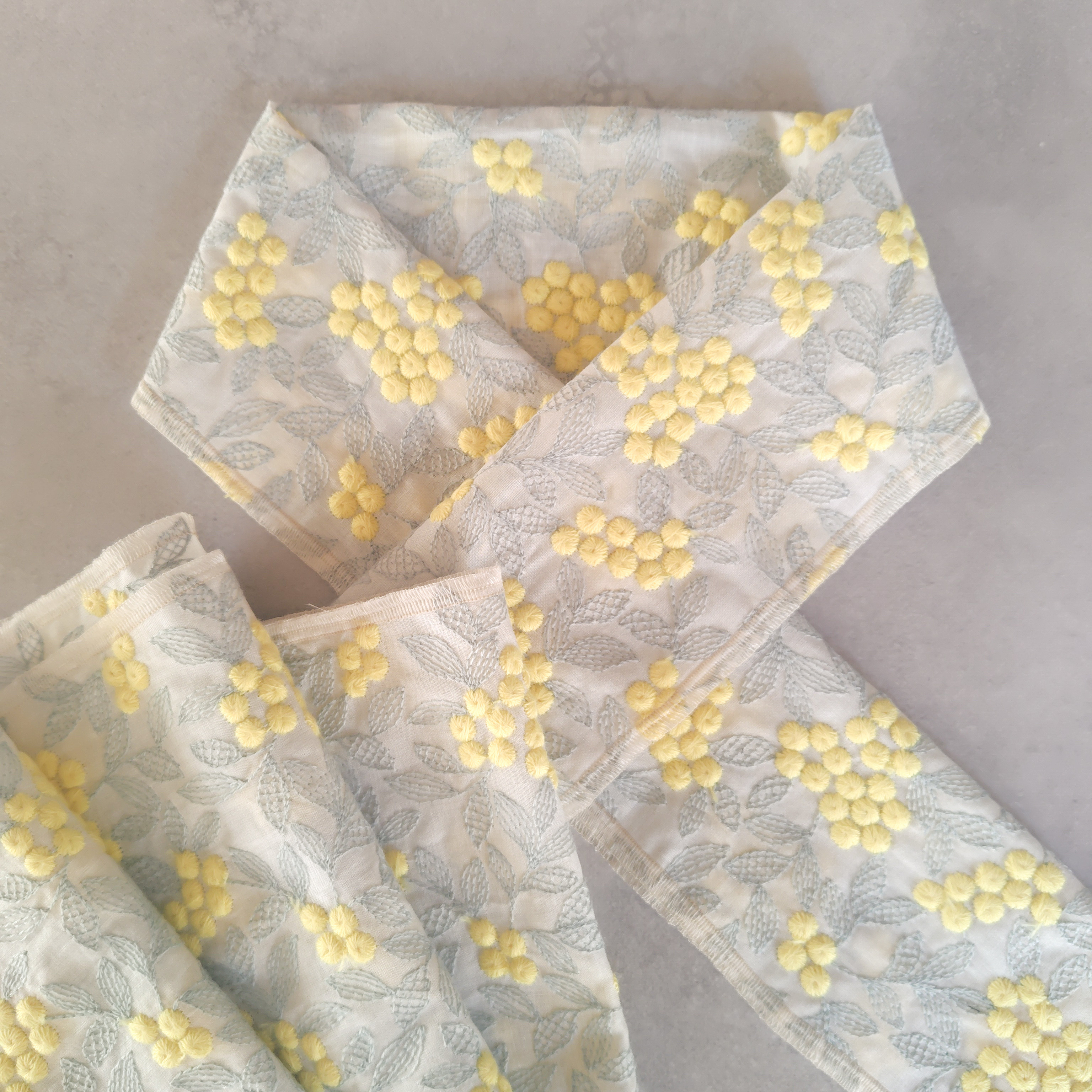 【ぷっくりミモザ】ホワイト・刺繍半衿と帯揚げのセット