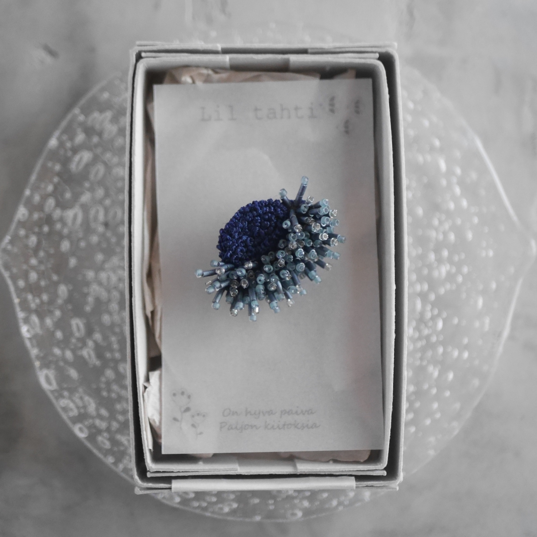 kori no hana刺繍ブローチ(真夜中)【受注制作】