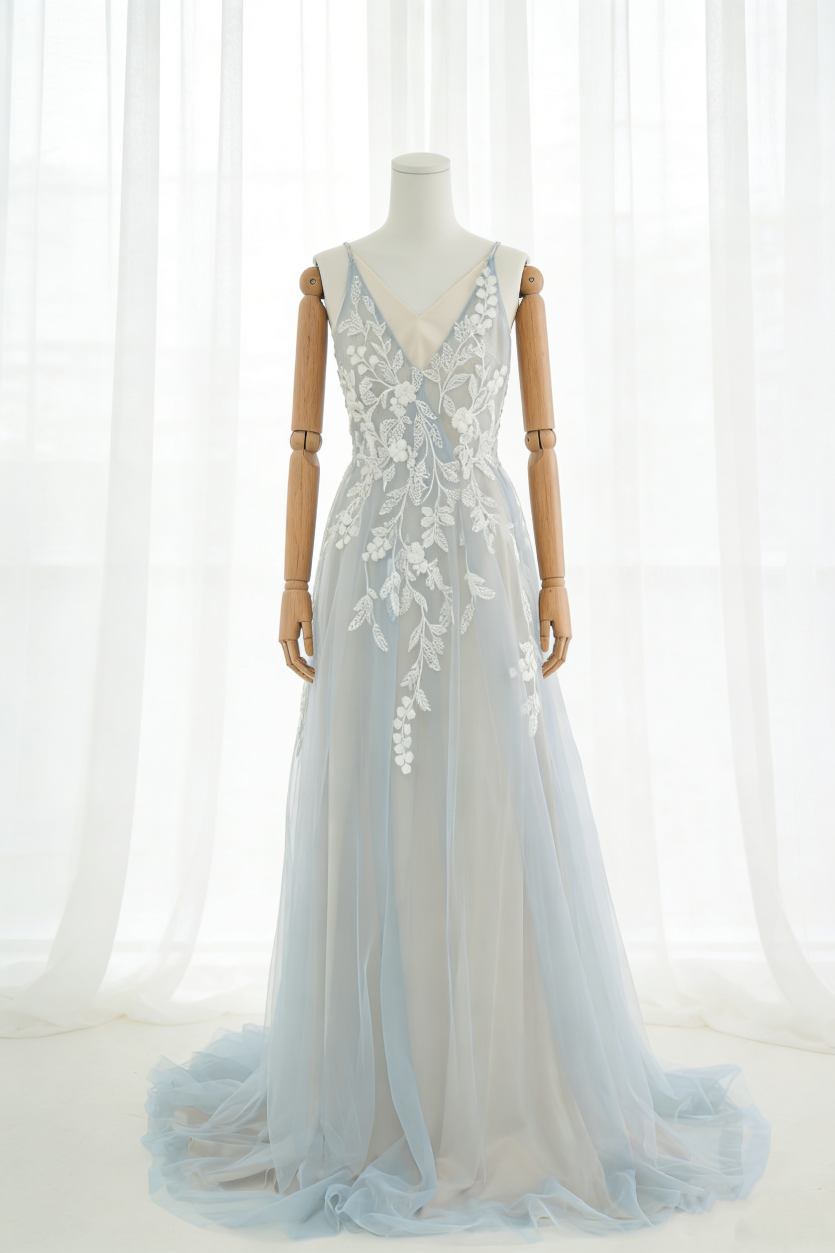 送料無料！パーティードレス リーフ刺繍 細見えシルエット Vネックドレス  オートクチュール 爽やかで優しいブルー
