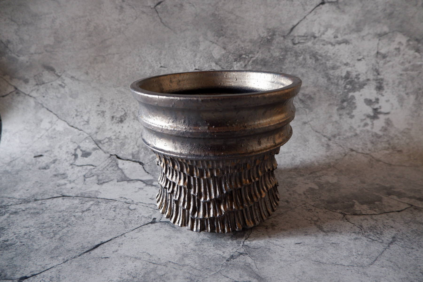 6.5号燻し金彩鉢421　塊根植物　多肉植物　アガベ　盆栽　植木鉢　作家鉢　鉢台　沖縄