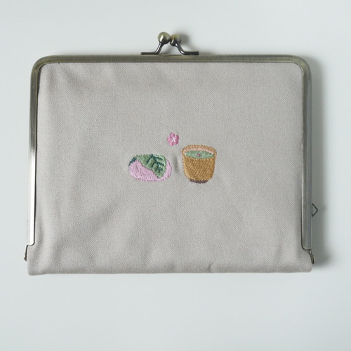 がま口 マルチケース 桜餅とお茶 がま口 森刺繍店 通販 20433076
