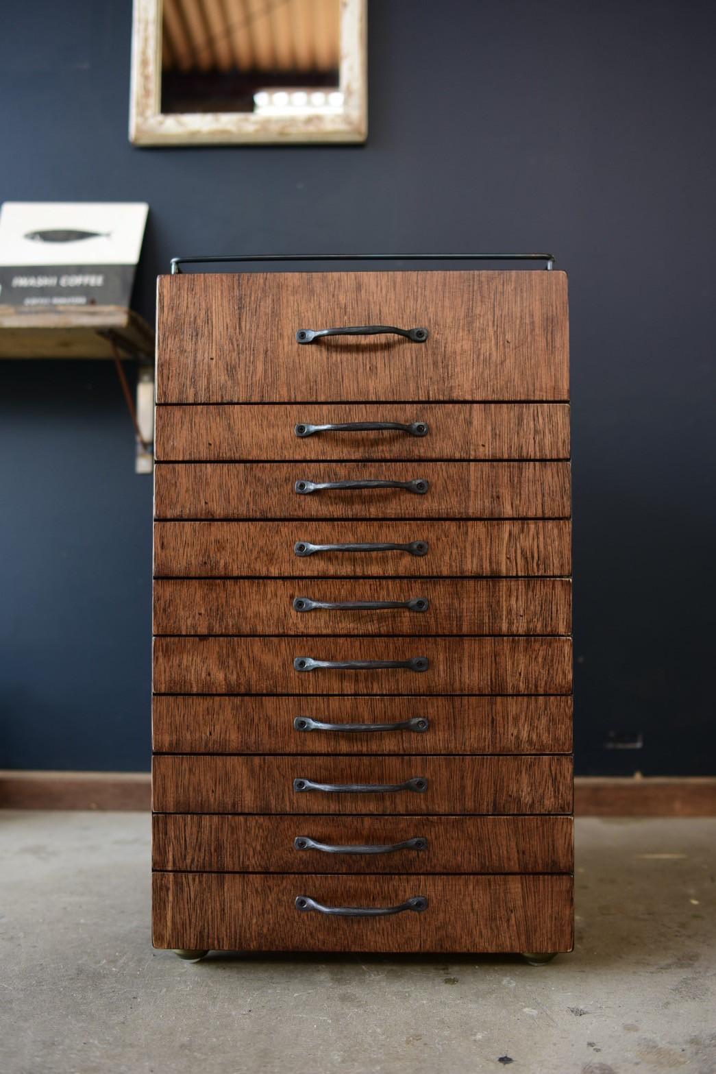 ネイリストの一生モノチェスト　　　　アンティークチェスト