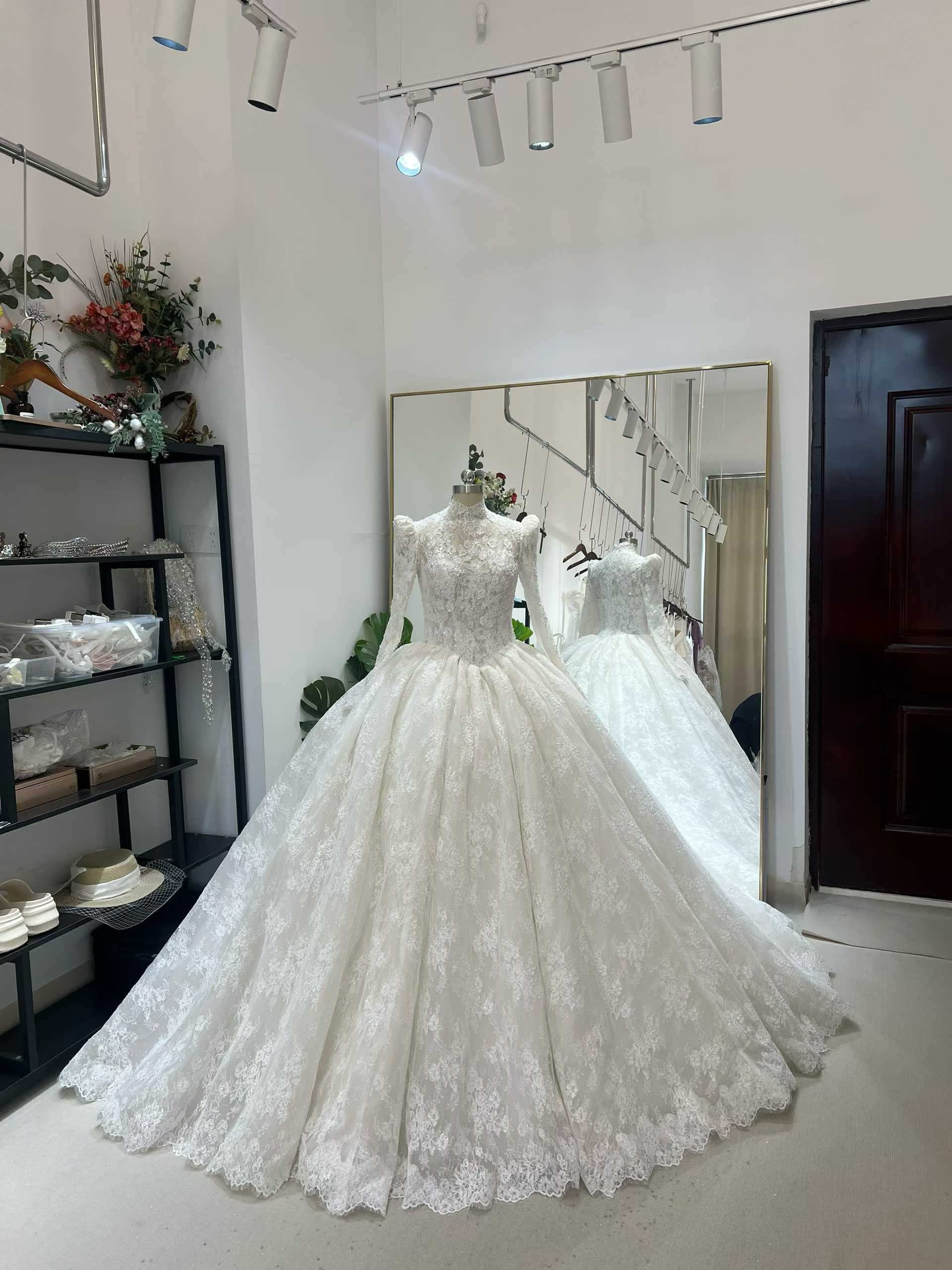 送料無料！ウェディングドレス ロングスリーブ ハイネック ファスナー 贅沢な総レース エレガント クラシカル