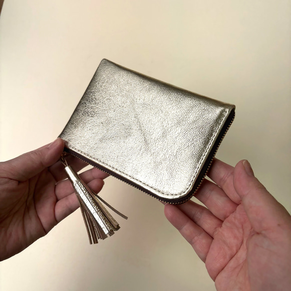 新サイズ登場！　ピッグスキンのスリムなお財布　ミドルサイズ　メタリック 2枚目の画像
