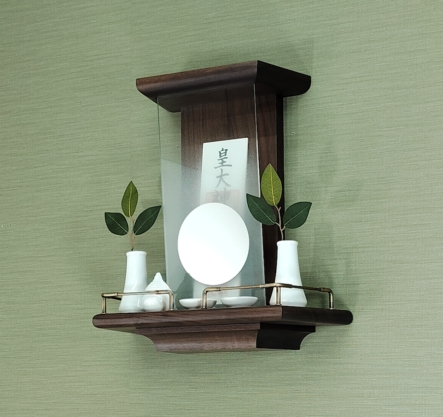 【 未来を拓く神棚　 神の鏡 】ウォールナット無垢材 一社宮神棚 モダン神棚 壁掛け型　神鏡は1枚ずつ職人の手作り